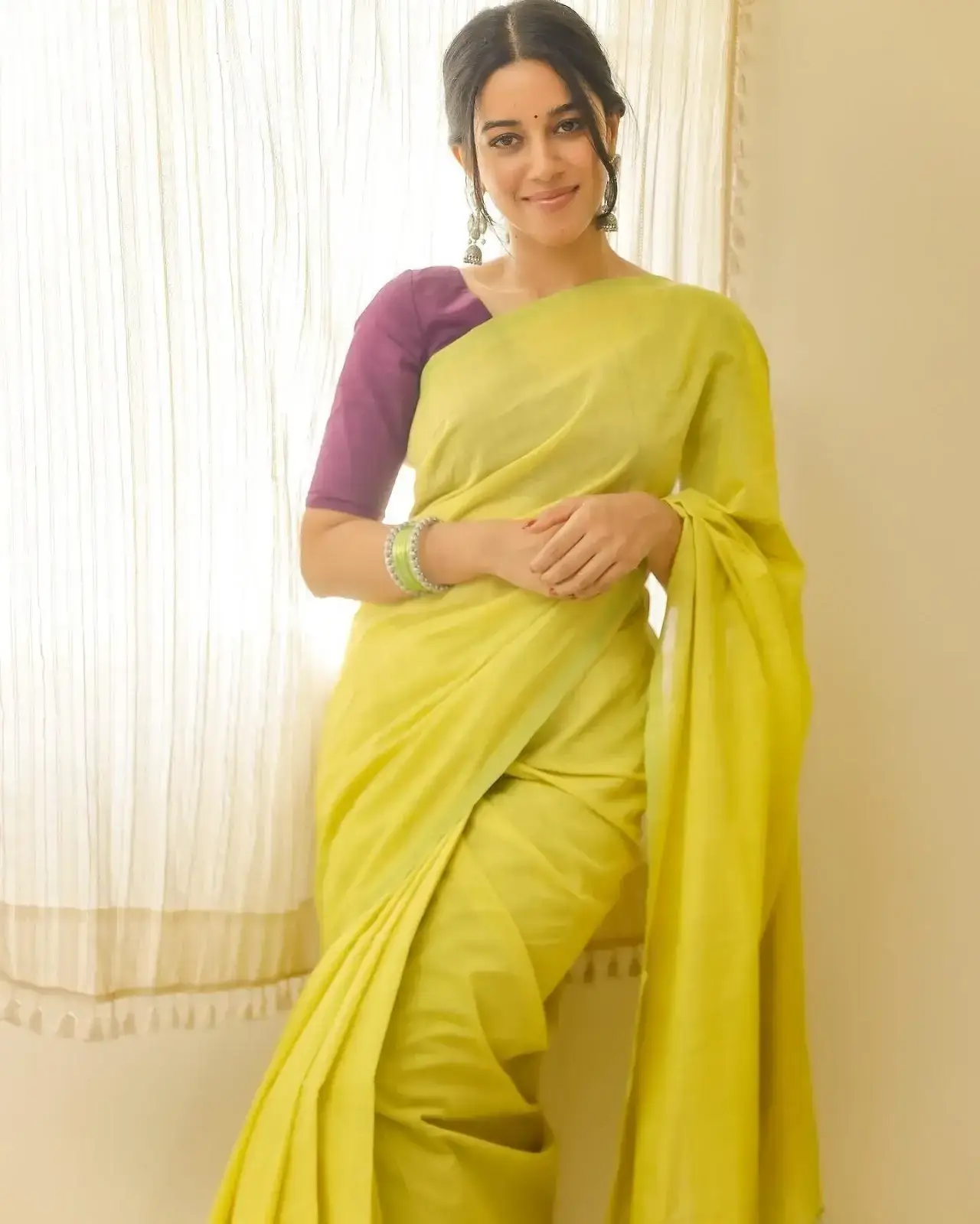 INDIAN ACTRESS MIRNALINI RAVI IN LEMON YELLOW SAREE 5